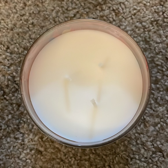 the perfect christmas candle from white barn - Picture 2 of 3
